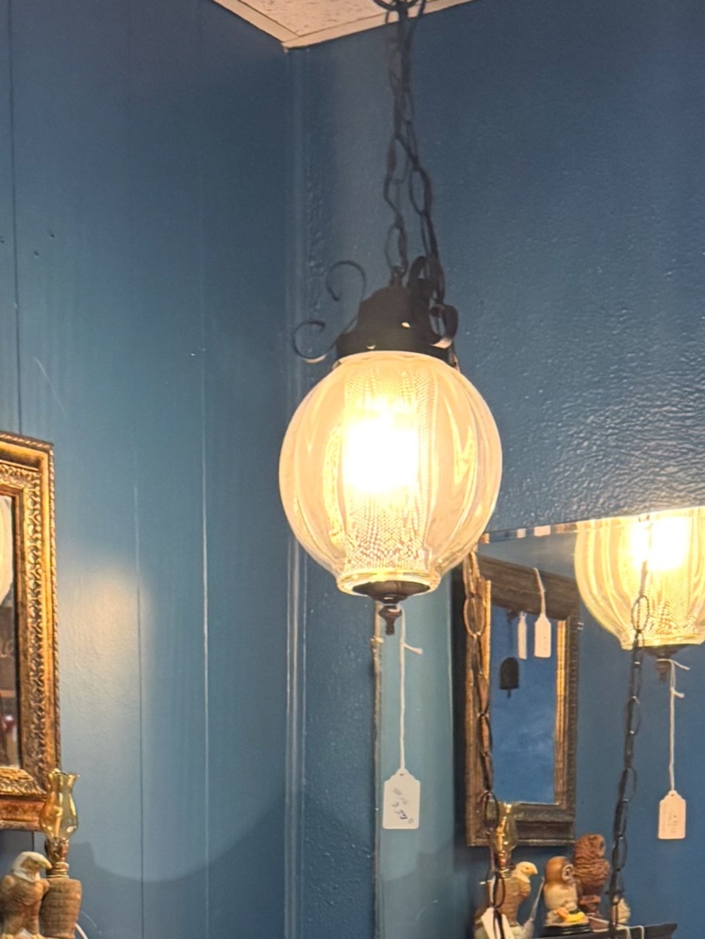 Vintage-Style Glass Globe Pendant Light in Cream -